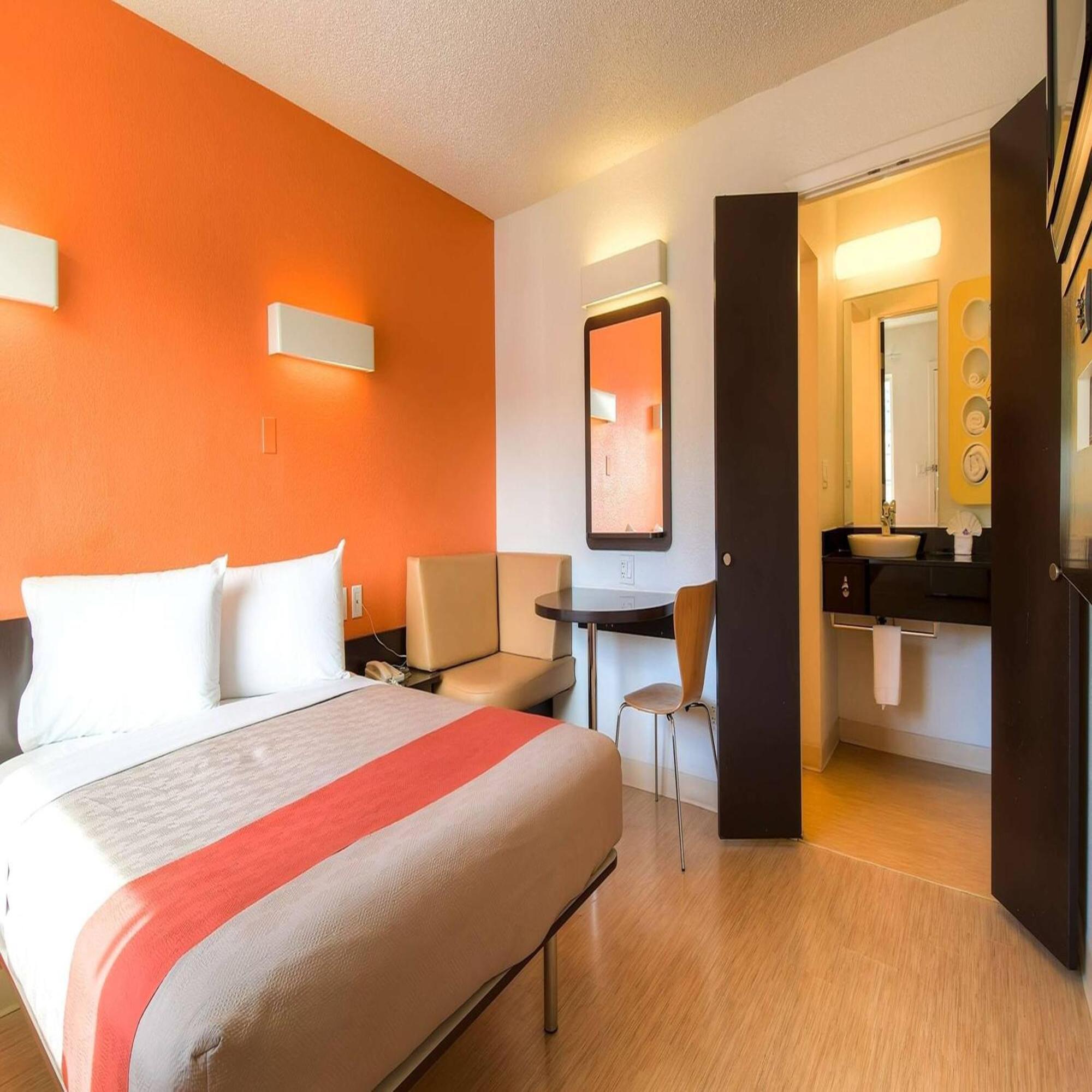Hotel 6-las Vegas, Nv - Tropicana Las Vegas